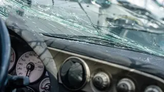 Truk Boks Terguling di Interchange Karawang Barat Akibat Jalan Bergelombang