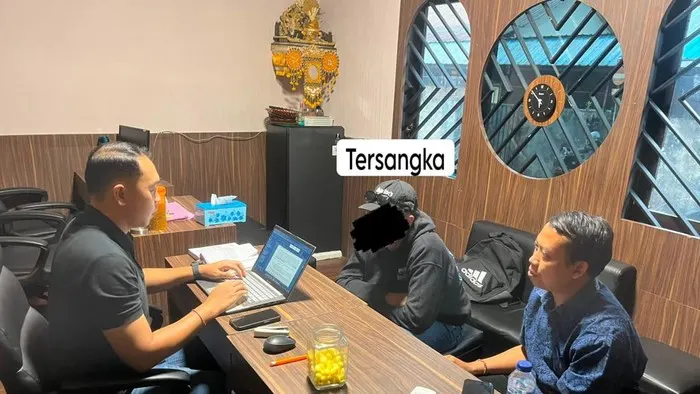 Polisi Tangkap WN Australia Terkait Aksi Mesum di Pekarangan Warga Badung