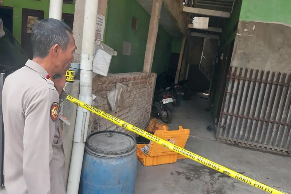 Dua Pria Bersimbah Darah di Kontrakan Cimahi, Satu Orang Meninggal Dunia