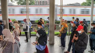 Kebakaran Lahan di Jalur Daru-Tigaraksa Ganggu Perjalanan KRL Rangkasbitung
