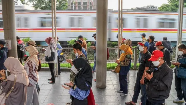 Kebakaran Lahan di Jalur Daru-Tigaraksa Ganggu Perjalanan KRL Rangkasbitung