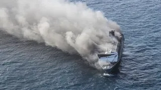KMP Mutiara Sentosa II Diduga Tak Miliki Sekoci Saat Terbakar di Perairan Madura