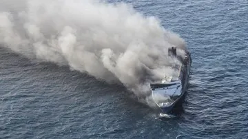 KMP Mutiara Sentosa II Diduga Tak Miliki Sekoci Saat Terbakar di Perairan Madura