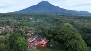 Kisah Gunung Kawi dan Perjalanan Bisnis Dua Konglomerat Besar Indonesia