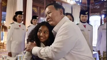 Momen Prabowo Ramah Tamah Bersama Paskibraka dan Petugas Upacara HUT Ke-81 RI