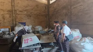 Kejaksaan Agung Sita 104 Ton Timah Milik Terpidana Tamron alias Aon