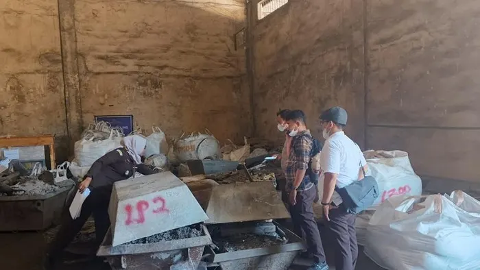 Kejaksaan Agung Sita 104 Ton Timah Milik Terpidana Tamron alias Aon