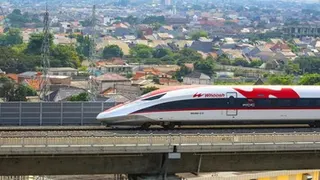 Pemerintah Alihkan Saham KCIC ke Kementerian Keuangan untuk Selesaikan Utang Kereta Cepat Whoosh