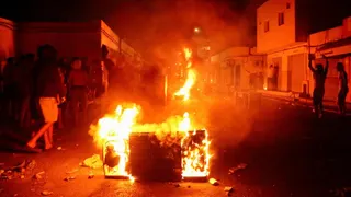 Kapal Tenggelam Buat Warga Ngamuk, Batu Melayang-Benda Dibakar