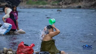 Kekeringan di Lebak, Warga Manfaatkan Sungai Ciberang yang Menyusut hingga Kurang dari 1 Meter