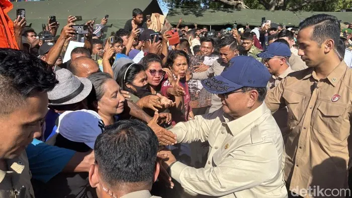 Presiden Prabowo Tinjau Penanganan Pascagempa M 7,7 di Nagekeo NTT