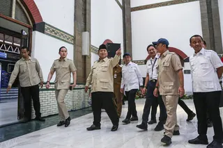 Kunjungan Kerja Presiden Prabowo di Semarang dan Batang, Resmikan Renovasi Stasiun Tawang hingga Akad Massal KPR