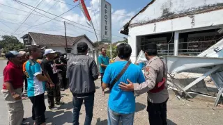 Polisi Selidiki Kematian Pria Tertimpa Kanopi saat Rombongan Sound Horeg Melintas di Jember