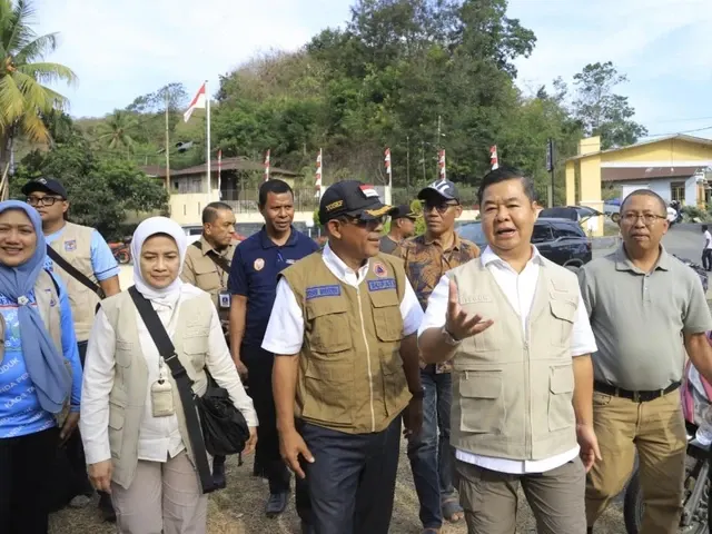 Usai Nagekeo, Dirjen Dukcapil Tinjau Langsung Layanan Adminduk Korban Gempa Ende
