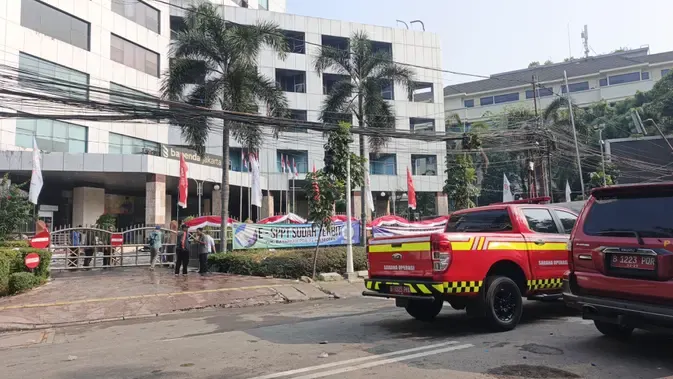 Kebakaran Landa Gedung Bapenda DKI Jakarta, Petugas Lakukan Penyisiran di Lantai 11 hingga 16