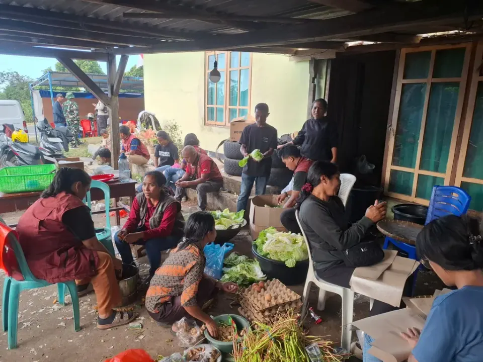 Kemensos Operasikan Tiga Dapur Umum untuk Korban Gempa di Manggarai Timur