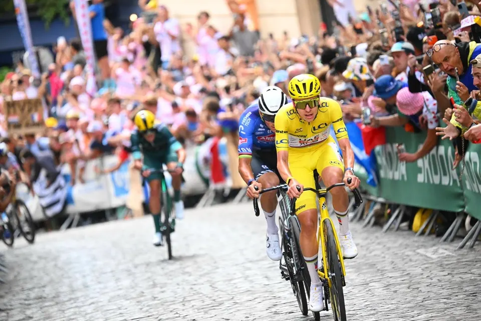 Tadej Pogacar Samai Rekor Legenda Balap Sepeda Dunia Usai Juarai Tour de France Kelima