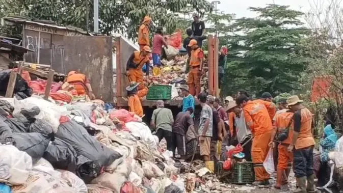 Tiap Detik, Jakarta Menimbun Sesal di Atas Piring