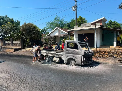 Kronologi Mobil Pikap Terbakar Setelah Menabrak Truk di Cluwak Pati