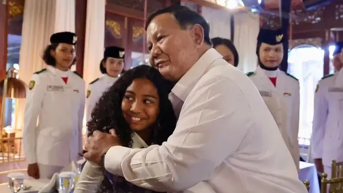 Momen Hangat Prabowo Bertemu Petugas HUT ke-81 RI di Istana Merdeka