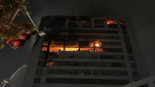Cahaya Senter Pandu Petugas Selamatkan Korban Terjebak Kebakaran Gedung Bapenda DKI