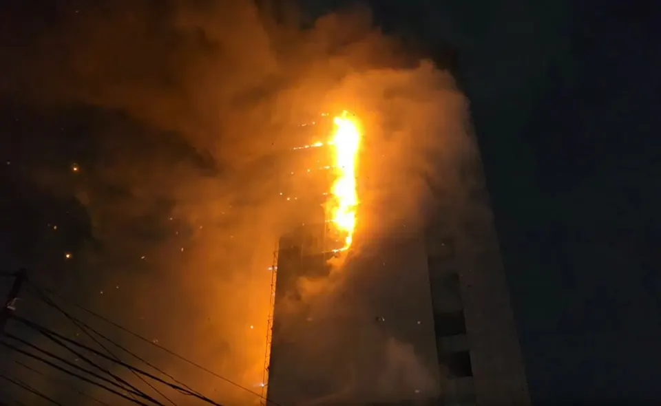 Kebakaran Gedung Bapenda DKI Jakarta Hanguskan Lantai 11-16, Satu Pekerja Dievakuasi