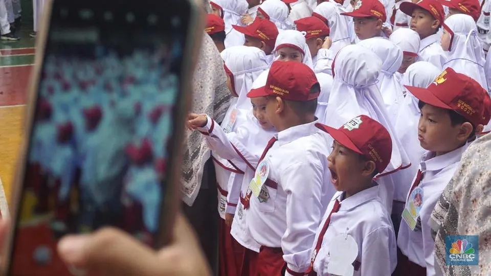 Biaya Pendidikan Naik, Permintaan Sepatu Sekolah Tetap Bertahan Ditopang Stok 2025