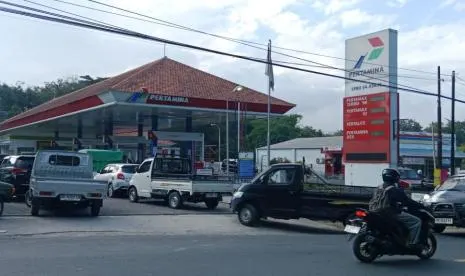 Polres Lombok Timur dan Polda NTB Pantau SPBU untuk Atasi Antrean Panjang BBM