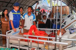 Menkes Ungkap Kendala Tangani Korban Gempa NTT, Banyak Warga Pilih Tradisional