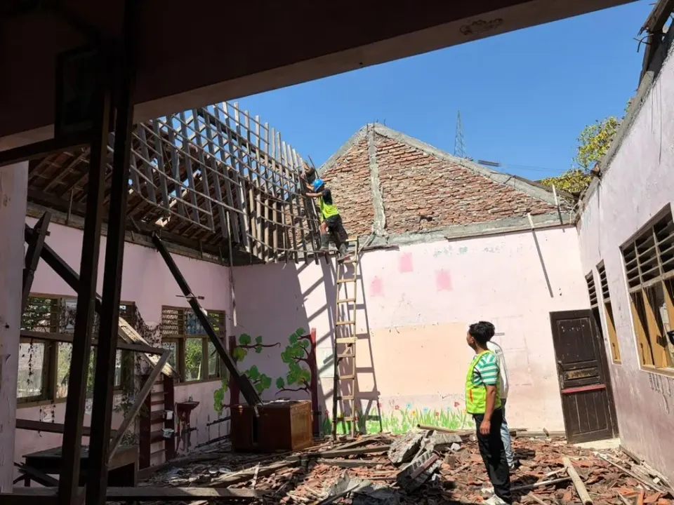Pagi Ini, Palu Perbaikan Mengetuk di SDN Tanggirejo yang Viral