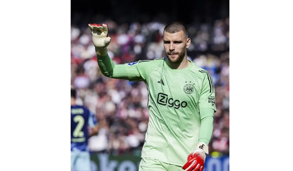 Maarten Paes Lakoni Debut Starter, Ajax Amankan Kemenangan di Kualifikasi Liga Konferensi