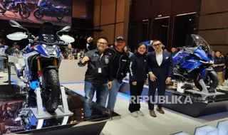 BMW Motorrad Hadirkan F 450 GS dan R 1300 RT di GIIAS 2026, Perkuat Pasar Moge Premium