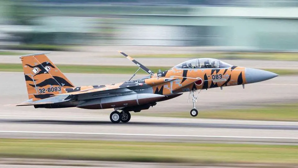 Jet Tempur F-15 Patah Roda di Landasan Pacu, Bandara Lumpuh 4 Jam