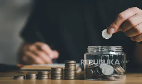 Menekan Boros Awal Bulan di Tengah Merosotnya Porsi Tabungan Masyarakat