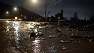 Badai Sungai Atmosfer Memicu Banjir Bandang dan Longsor Besar di California