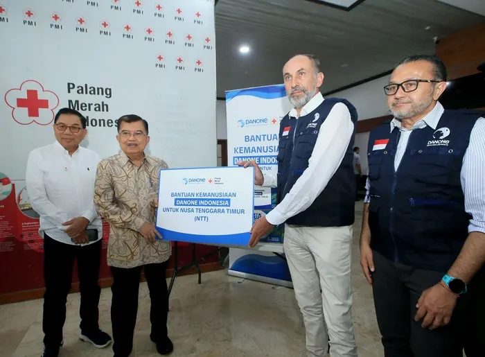 Danone Gandeng PMI Salurkan Bantuan Rp1 Miliar untuk Korban Gempa NTT