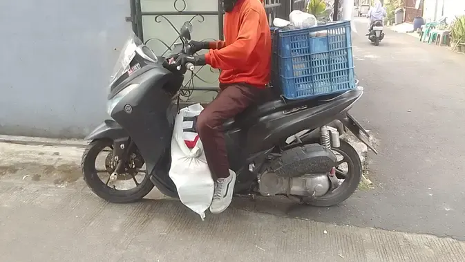 Tantangan Kurir Paket, Potongan Ongkos Kirim hingga Sanksi Suspend Akun