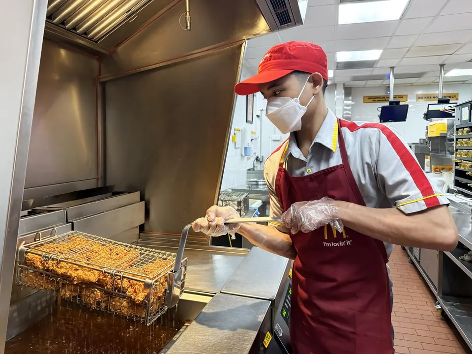 Menjaga Kualitas Ayam Krispy McD Melalui Pengawasan Rantai Pasok yang Ketat