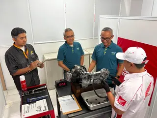 Generasi Muda Indonesia Tetap Gandrungi Profesi Mekanik Sepeda Motor