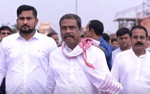 Saat Kecoa Politik Memaksa Menteri Pendidikan India Turun Takhta
