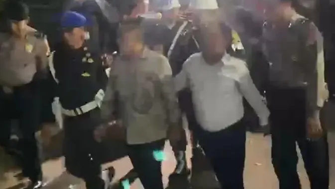 Tanpa Rompi Pink, Mantan Jampidsus Febrie Adriansyah Menolak Penahanan Dini Hari