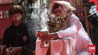 Mengenang Tiga Dekade Tragedi Kudatuli Lewat Teatrikal dan Ritual Adat