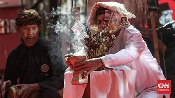 Mengenang Tiga Dekade Tragedi Kudatuli Lewat Teatrikal dan Ritual Adat