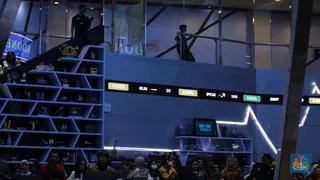 IHSG Sesi I Anjlok 1,18%, Saham Bank & Komoditas Jadi Beban
