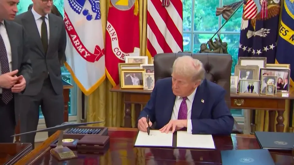 Abaikan Putusan Mahkamah Agung, Donald Trump Teken Aturan Baru Batasi Kewarganegaraan Anak Warga Asing