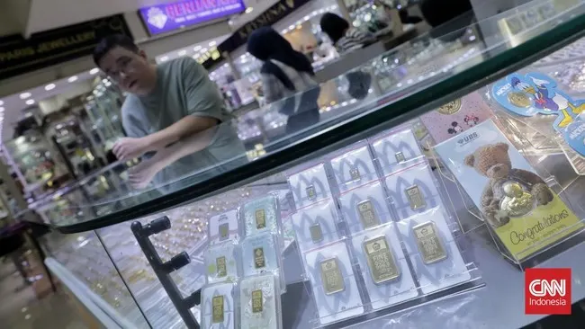 Harga Emas Antam Selasa Naik Rp18 Ribu per Gram