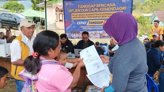 Ditjen Dukcapil Tuntaskan Urusan Adminduk Warga Terdampak Gempa di Manggarai NTT
