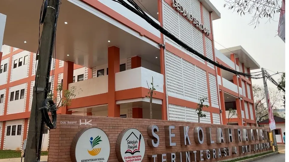 Menteri PU Tinjau Fasilitas Sekolah Rakyat DKI Jakarta yang Rampung Dibangun oleh Hutama Karya