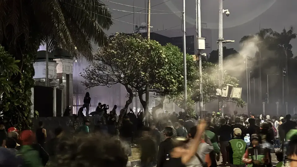 Polisi Amankan 322 Orang Usai Kericuhan Demo di Depan Gedung DPR/MPR