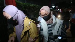 Istri Bupati Pemalang Noor Faizah Maenofie Tiba di Gedung KPK Jakarta